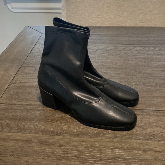 NOVACAS Talia Stretch Vegan Leather Bootie In Black | Size 41/10 - Picture 13 of 15